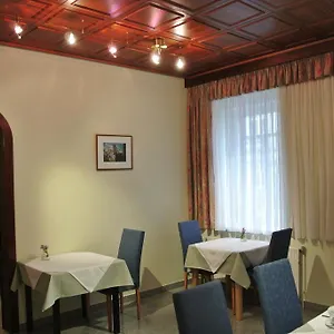 Hotel Sch\u00f6nbrunn